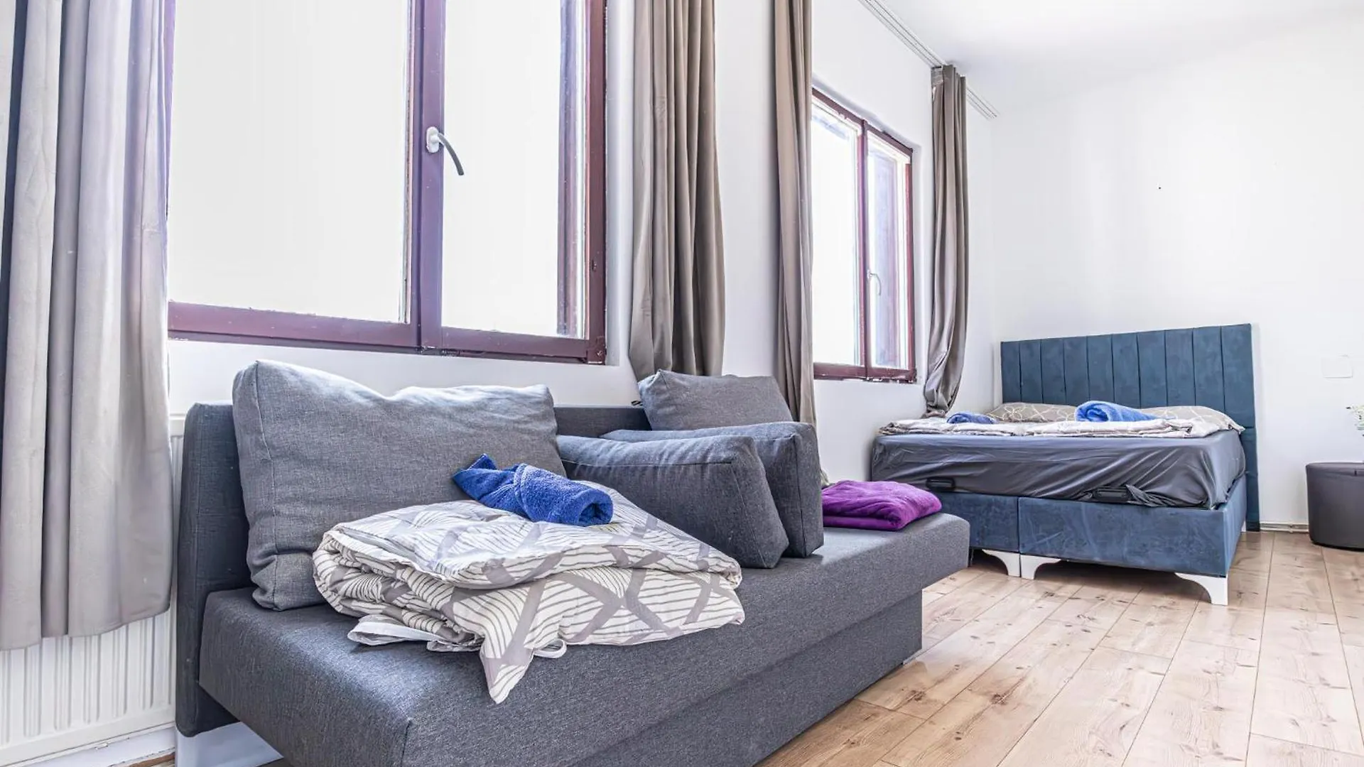 Comfy Rooms In Shared Villa With Terrace And Garden Vienna Hostel